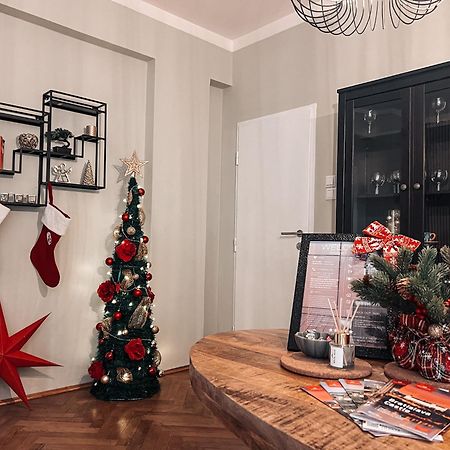 96M2 Of Comfort And Style: 4Bd Apartment In Old Town Bratislava Buitenkant foto