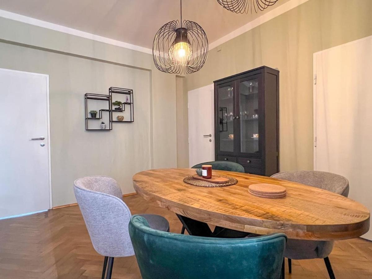 96M2 Of Comfort And Style: 4Bd Apartment In Old Town Bratislava Buitenkant foto
