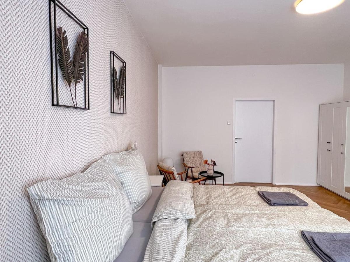 96M2 Of Comfort And Style: 4Bd Apartment In Old Town Bratislava Buitenkant foto