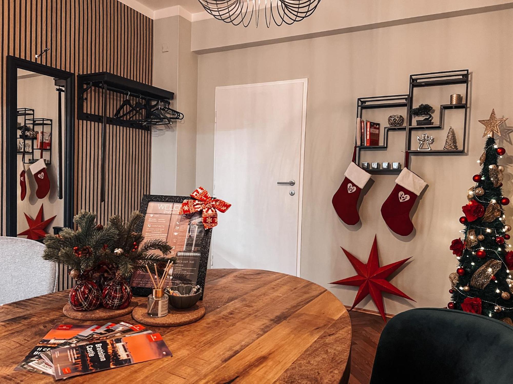 96M2 Of Comfort And Style: 4Bd Apartment In Old Town Bratislava Buitenkant foto