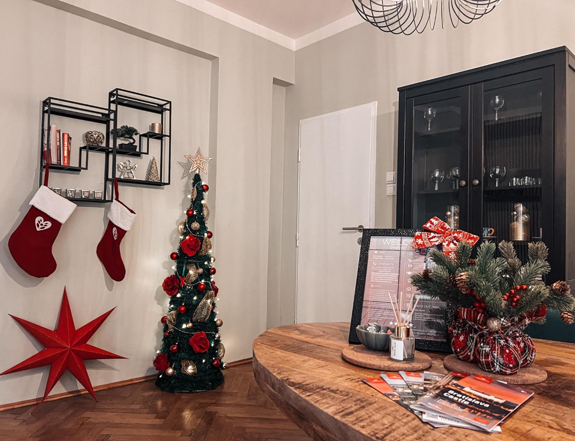 96M2 Of Comfort And Style: 4Bd Apartment In Old Town Bratislava Buitenkant foto